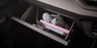 Daihatsu Ayla - Fitur Penyimpanan - Glove Box